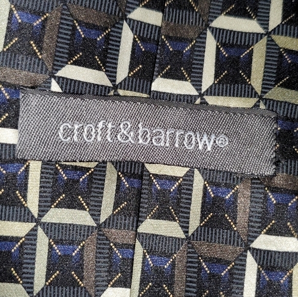 Square Patterned Tie - NEW - Picture 5 of 7